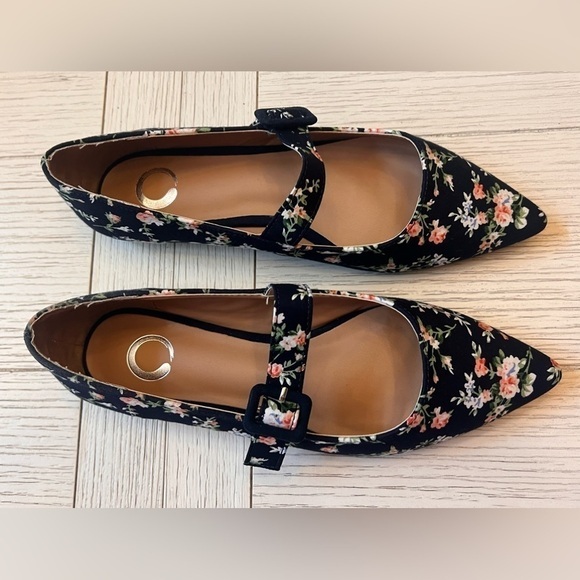 Journee new‎ w/out tags, navy, floral, pointy toed flats, Mary Jane style. 7.5 - Picture 1 of 5